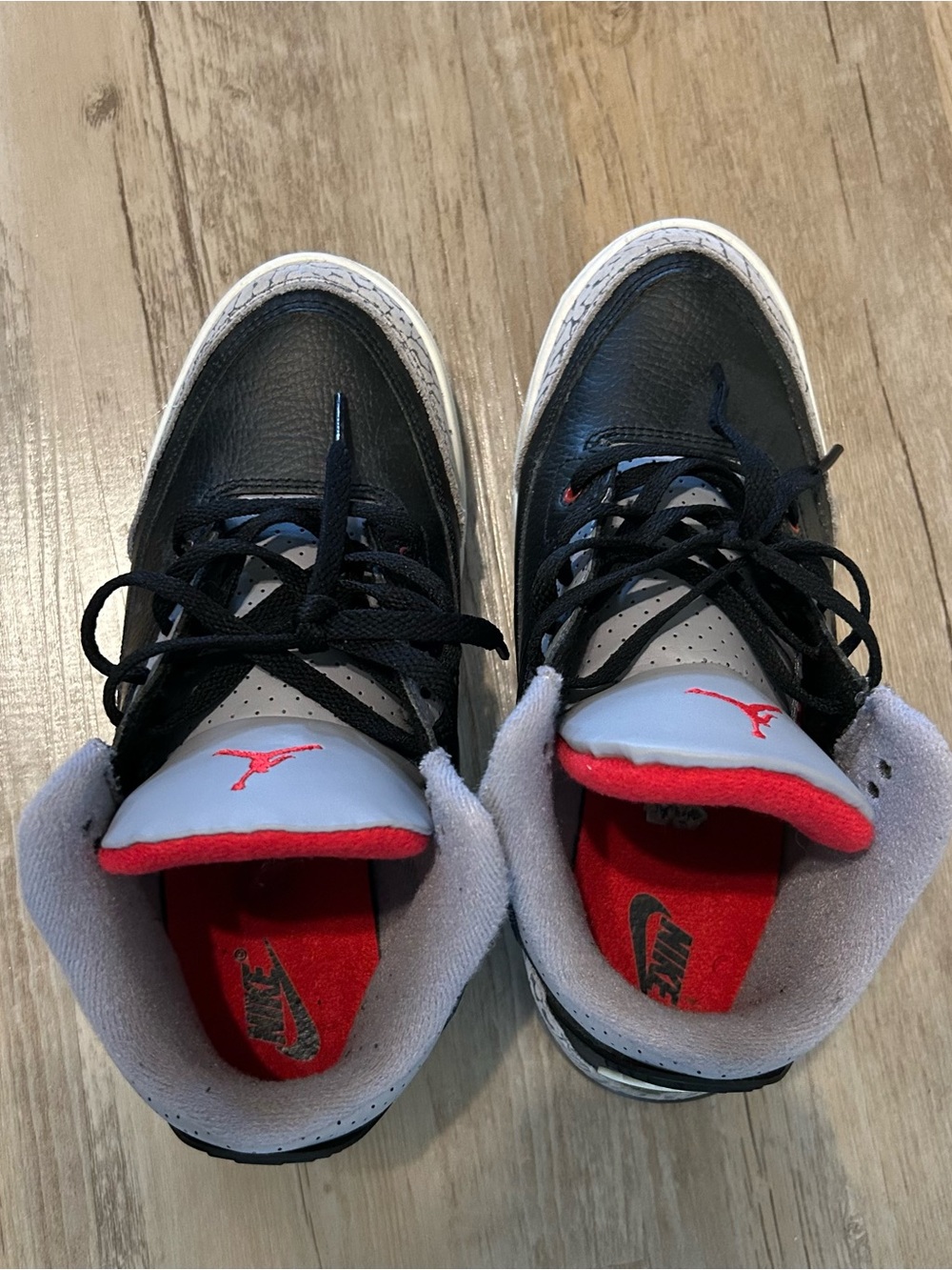 Jordan Kids Black/Gray/Red Retro Basketball Sneakers - Picture 2 of 7